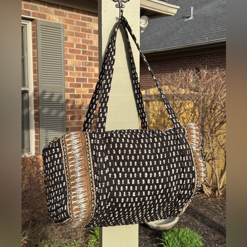 VERA BRADLEY, XL, Quilted, 100% Cotton, Tote. Black, White, & Brown. BR